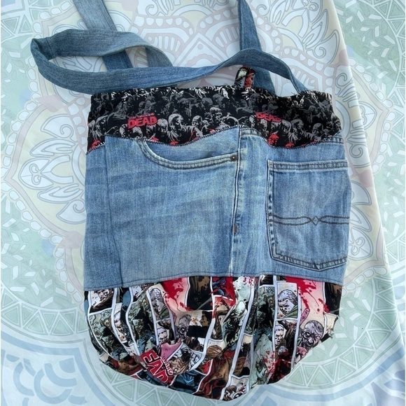 THE WALKING DEAD BLUE JEANS DENIM  REVERSIBLE BAG PURSE - Picture 6 of 13